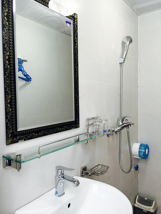 Awa Downtown Hostel Hanoi Buitenkant foto