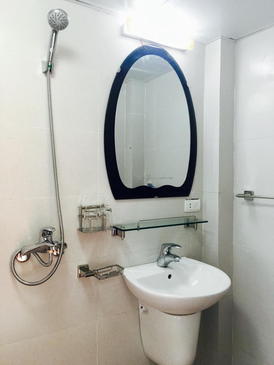 Awa Downtown Hostel Hanoi Buitenkant foto