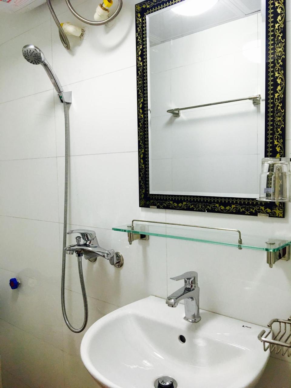 Awa Downtown Hostel Hanoi Buitenkant foto