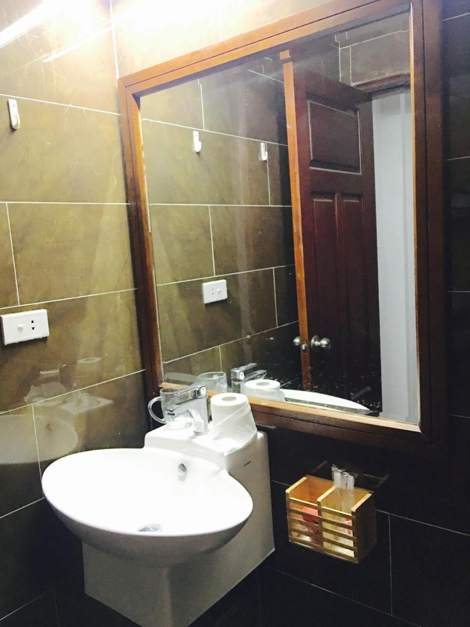 Awa Downtown Hostel Hanoi Buitenkant foto
